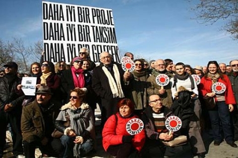 Taksim'de çevre düzenlemesine protosto!