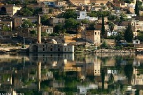 Birecik Barajı 'nın altında kalan Halfeti'ye yüzer havuz yapıldı!