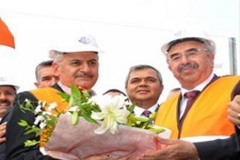 Binali Yıldırım, ustalık dönemine şantiyede başladı!