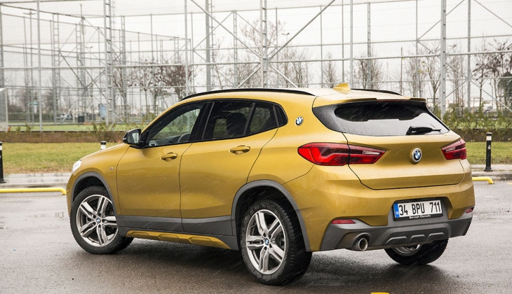 Kendi yolunu çizenlerin aracı BMW X2 bayilerde! Kuralları sevmiyorsanız X2 için acele edin