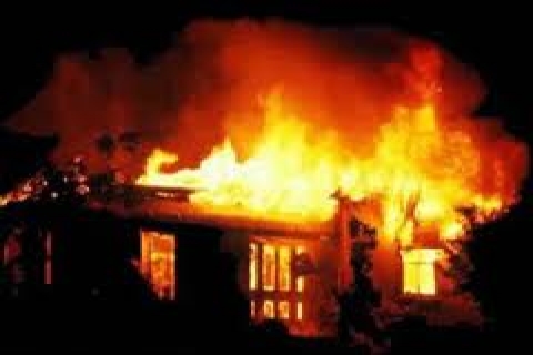  Adana Feke'de 2 ev yandı!