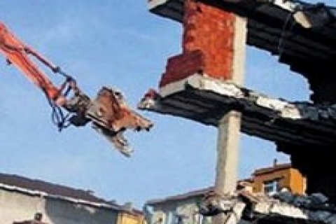 Pendik'te belediye ve emniyet güçleri kaçak yapıyla savaşıyor