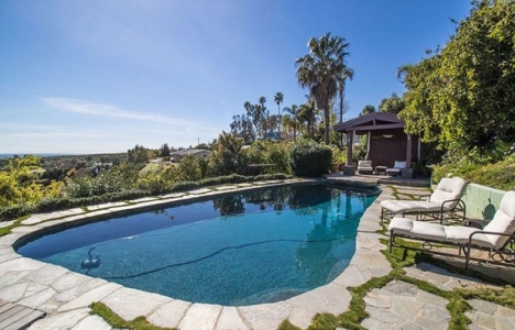 Robert Downey Jr. Malibu dan yeni ev aldı!