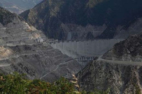 Deriner Barajı, su tutmaya başlıyor!