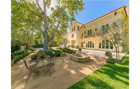 Prens Harry ve Meghan Markle Kylie Jenner ın Malibu daki evine talip!