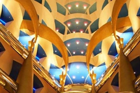 Dünyanın en yüksek binalarının içleri de baş döndürüyor!