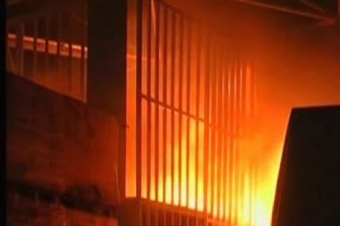  Adana’da 8 katlı bir alışveriş merkezinde yangın çıktı!