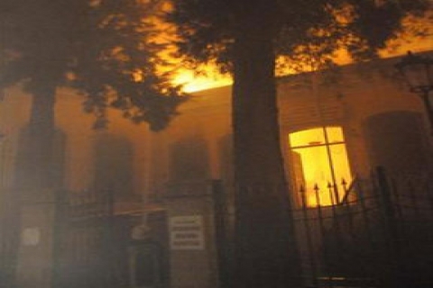  İzmir Kemeraltı Çarşısı'ndaki tarihi taş bina kül oldu!