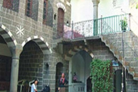 Nurgül Yeşilçay'ın dizisi Ayrılık Olmasaydı için tarihi evi tarihe gömdüler!