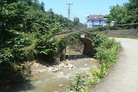 Sürmene Çamburnu Belediyesi'nden satılık 4 katlı bina! 643 bin 511 TL'ye!