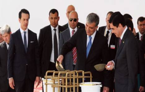 Abdullah Gül, Türkmenistan'da üniversite temel atma törenine katıldı!