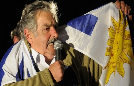 Uruguay Devlet Başkanı Jose Pepe Mujica, okul yaptırıyor!