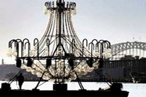 Sydney Limanı'na Verdi'nin La Traviata'sı için dev avize takılıyor!