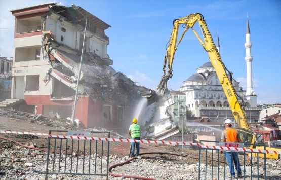 Kağıthane deki 5 katlı Huzur Apartmanı yıkıldı!