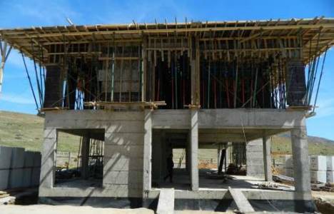 Kozluk'ta gençlik merkezi inşaatı sürüyor!