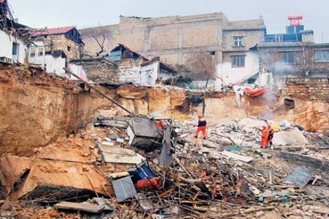 Gaziantep'te mağaralar üzerindeki 3 ev çöktü, 10 bina boşaltıldı!