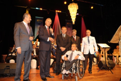  Avrupa Konutları Atakent 1, konserle engellilere araç bağışladı! 