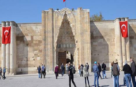 Kervansaraylar işletmeci bekliyor!