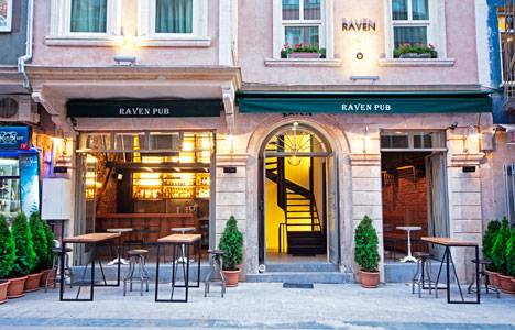 Raven Suites ve Pub Mis sokakta açıldı!