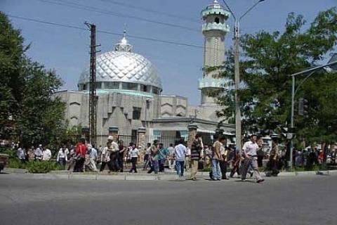 Kırgızistan Türkiye Manas Üniversitesi'nin binalarını Arıkan İnşaat yapacak!