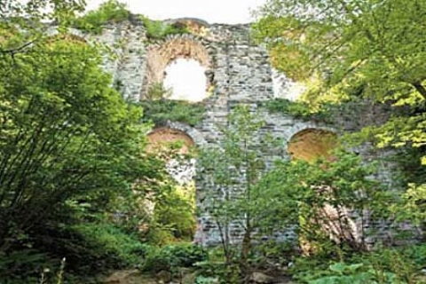 Defineciler su kemerlerini talan etti!