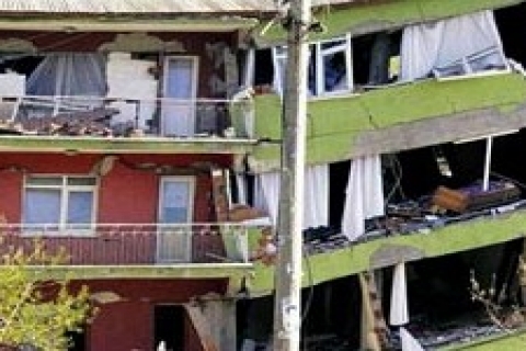 Vatandaş, hasarlı evinden çıkmak için 2 sıfır daire istiyor