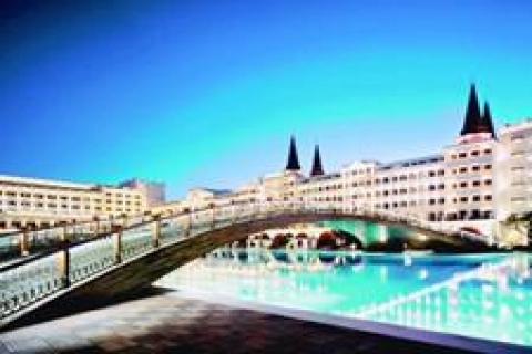 Mardan Palace'ın makyajı 2D Collection'dan