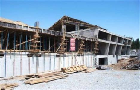  Bitlis'te hal binası çöktü! 