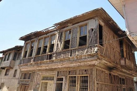 TOKİ'nin 2012 yılı restorasyon kredisi başvuruları yarın başlıyor!