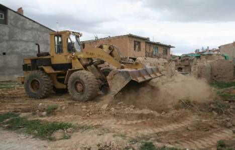 Bolvadin'de inşaat atıkları kaldırılıyor!