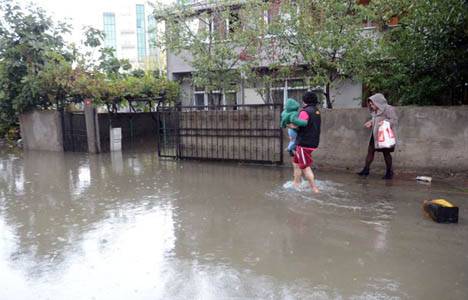 Ümraniye'de sel baskını!