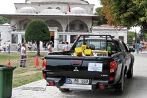 Sultanahmet'te Ölüm Tehlikesi yazılı kukalar kalktı!