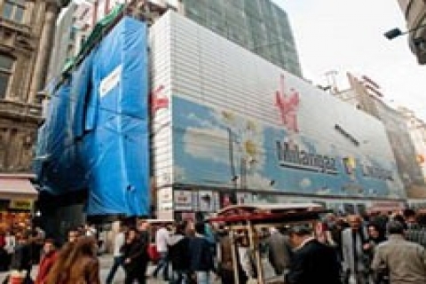 Demirören AVM bitmeden açıldı!