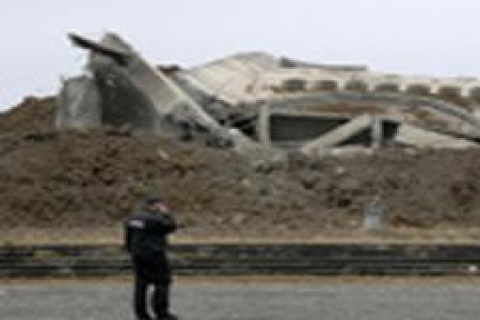 Gürcistan, Sovyetler'den kalma bir anıtı yıktı