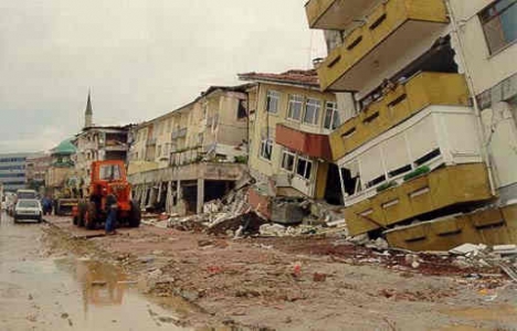  Adapazarı'nda 164 hasarlı binadan 111'inde vatandaşlar oturuyor!