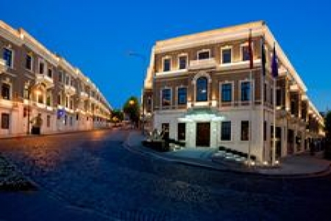 Avrupa'nın ilk W Oteli'ne kriz uğramadı