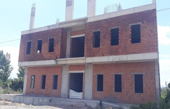 İzmit'te yarım kalan konak inşaatı madde bağımlılarının yuvası oldu!