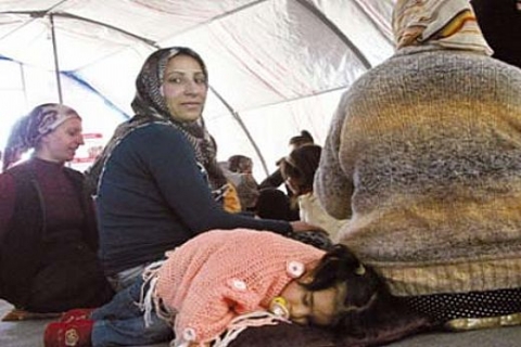 Van halkı kendi kentinde; konteynirkentte mülteci!