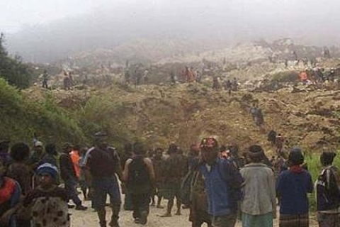 Papua Yeni Gine'deki afet 2 köyü yuttu!