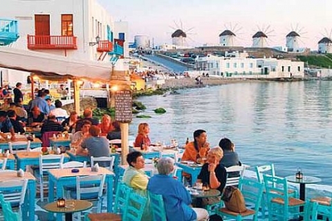 Krizle boğuşan Yunanistan'ın yüzü Türkiye'den giden turistle güldü!