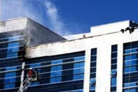 Yapımı süren İstanbul Adalet Sarayı'nın çatısı yandı!