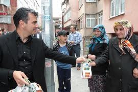  İsmail Kavuncu, Eyüp'te çiçek tohumu dağıttı!