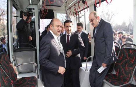 Sekapark Otogar tramvayı için ilk oyu Fikri Işık kullandı!