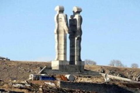 Kamusal sanat adına insanlık anıtı yapılır mı