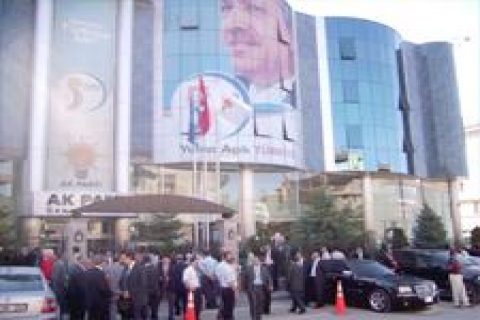 AK Parti, yeni il binasına taşınıyor