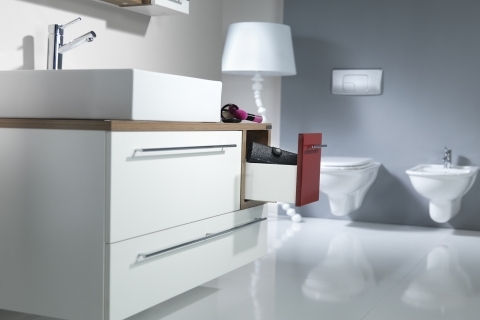  Creavit SHEE ile Sadeliğin kırmızı ile buluşması: Işıldayan banyolar!