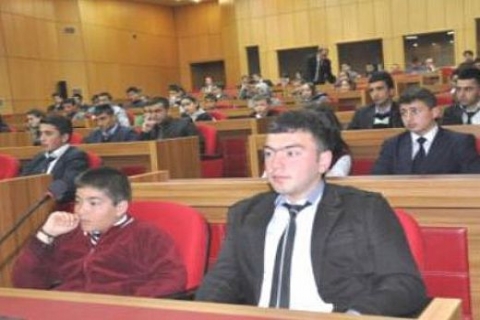 Sivas'ta liseliler okullar bölgesine cami yapılmasını istedi!