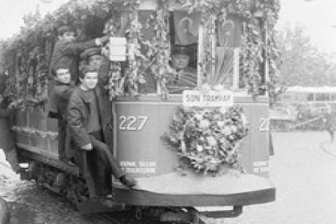 İETT, arşivden çıkan 140 fotoğrafı kitaplaştırdı!