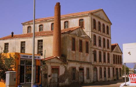 ege depreminde zarar gören binalar