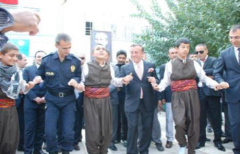  Ali Ağaoğlu Diyarbakır'da 9 okulun tadilatını yaptırdı! 